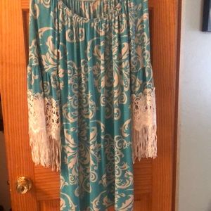 Boutique dress with lace sleeves